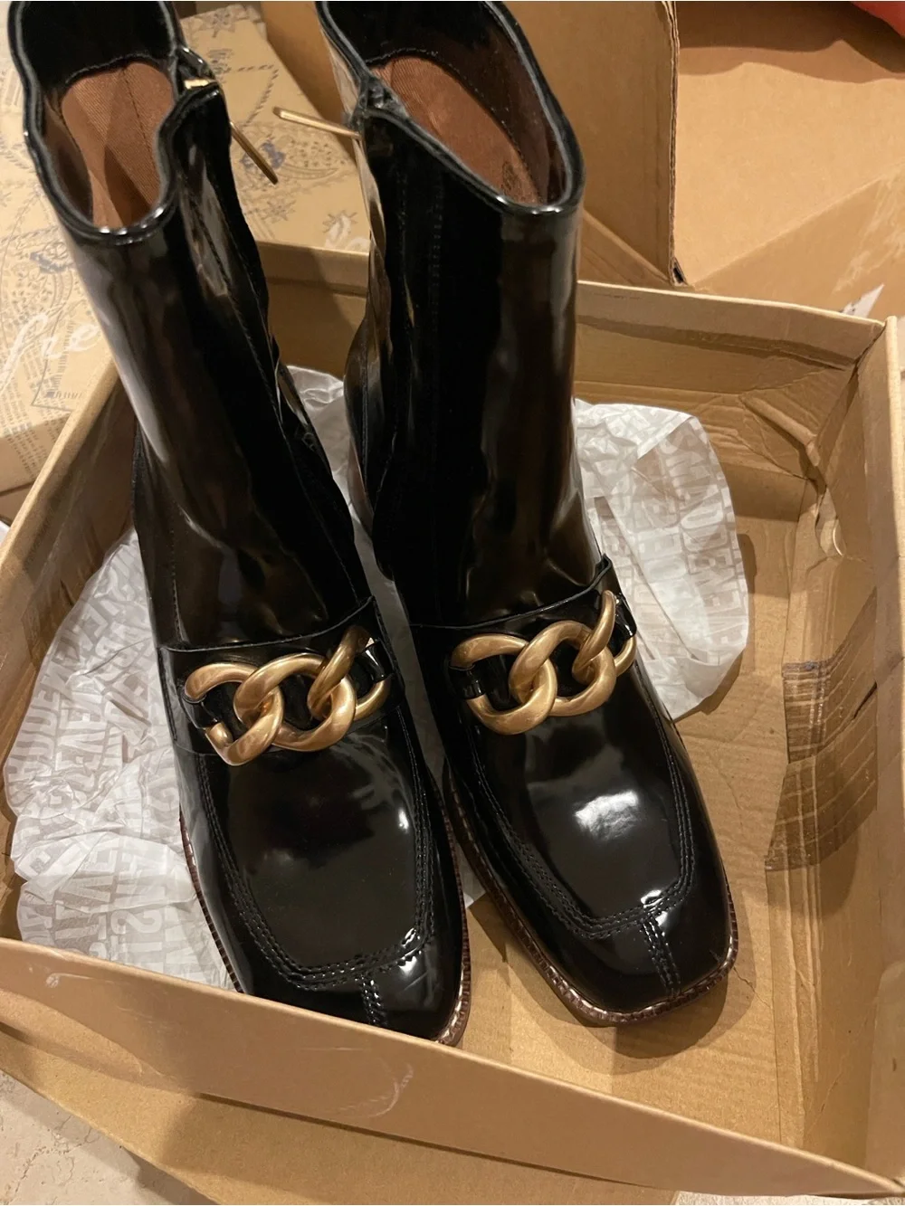 NWT Steve Madden Black Patent Ankle Boots with Gold Chain NWT on box